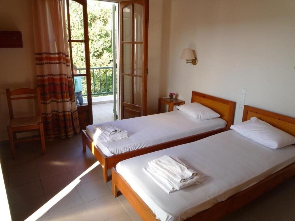 Отель Haris Apartments апартаменты