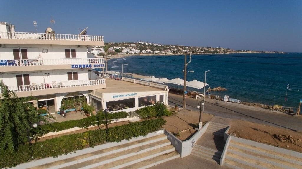Територія Zorbas Hotel 2*