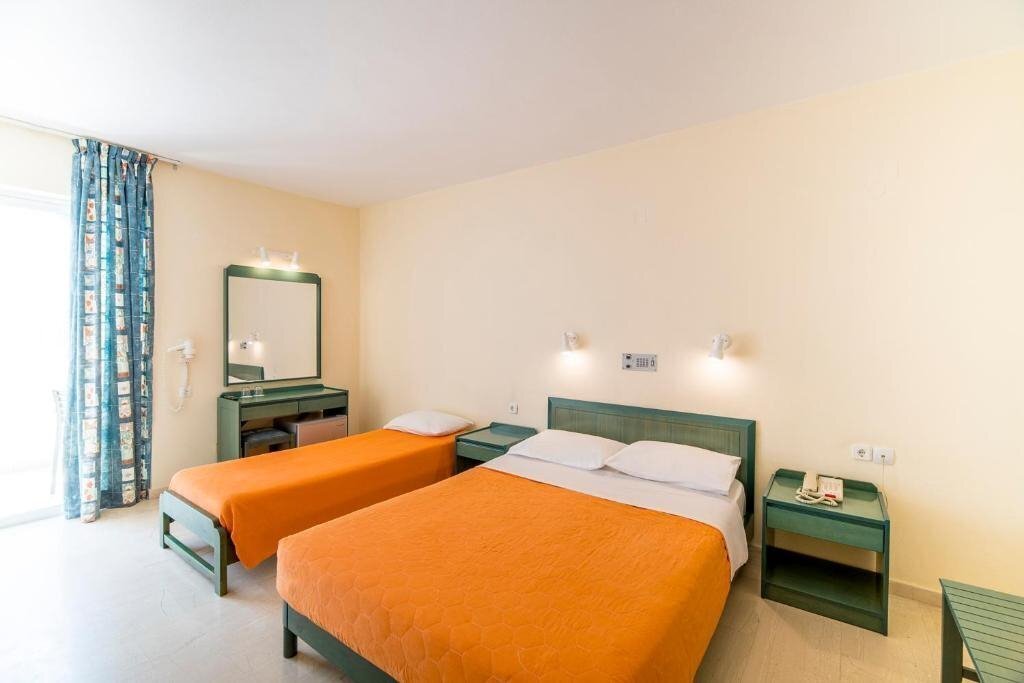 Территория Evelyn Beach 4*