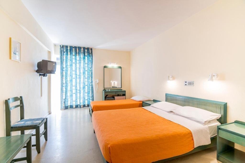 Апартаменты Evelyn Beach 4*