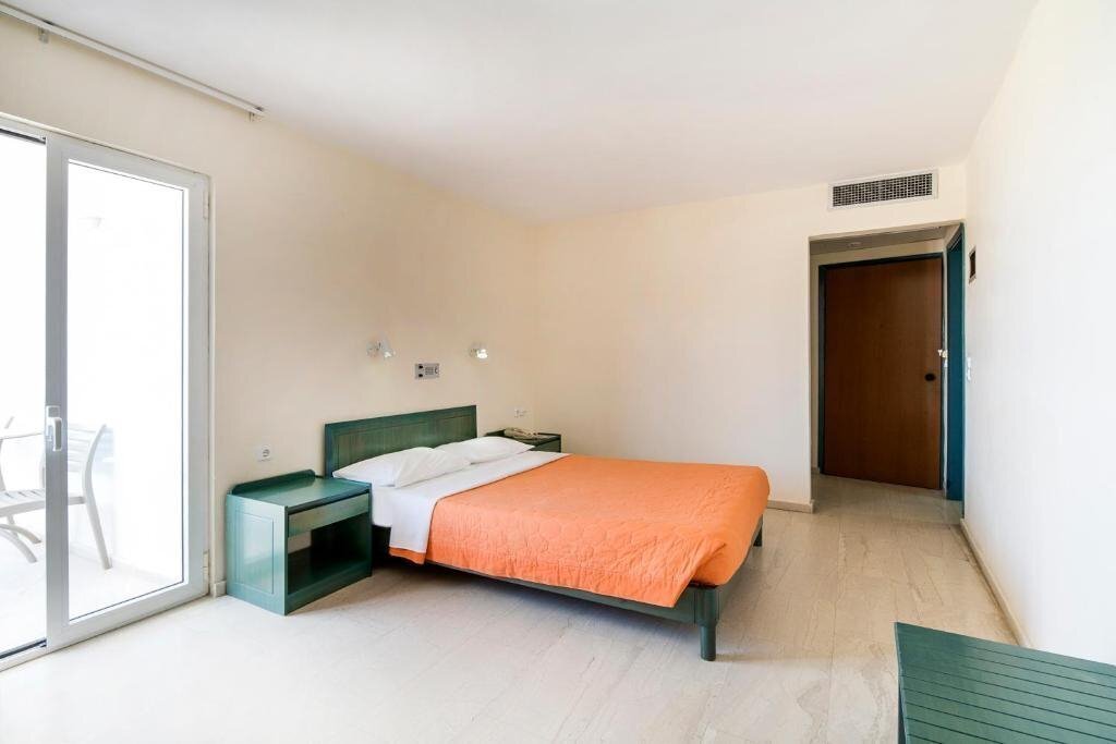 Панорама Evelyn Beach 4*