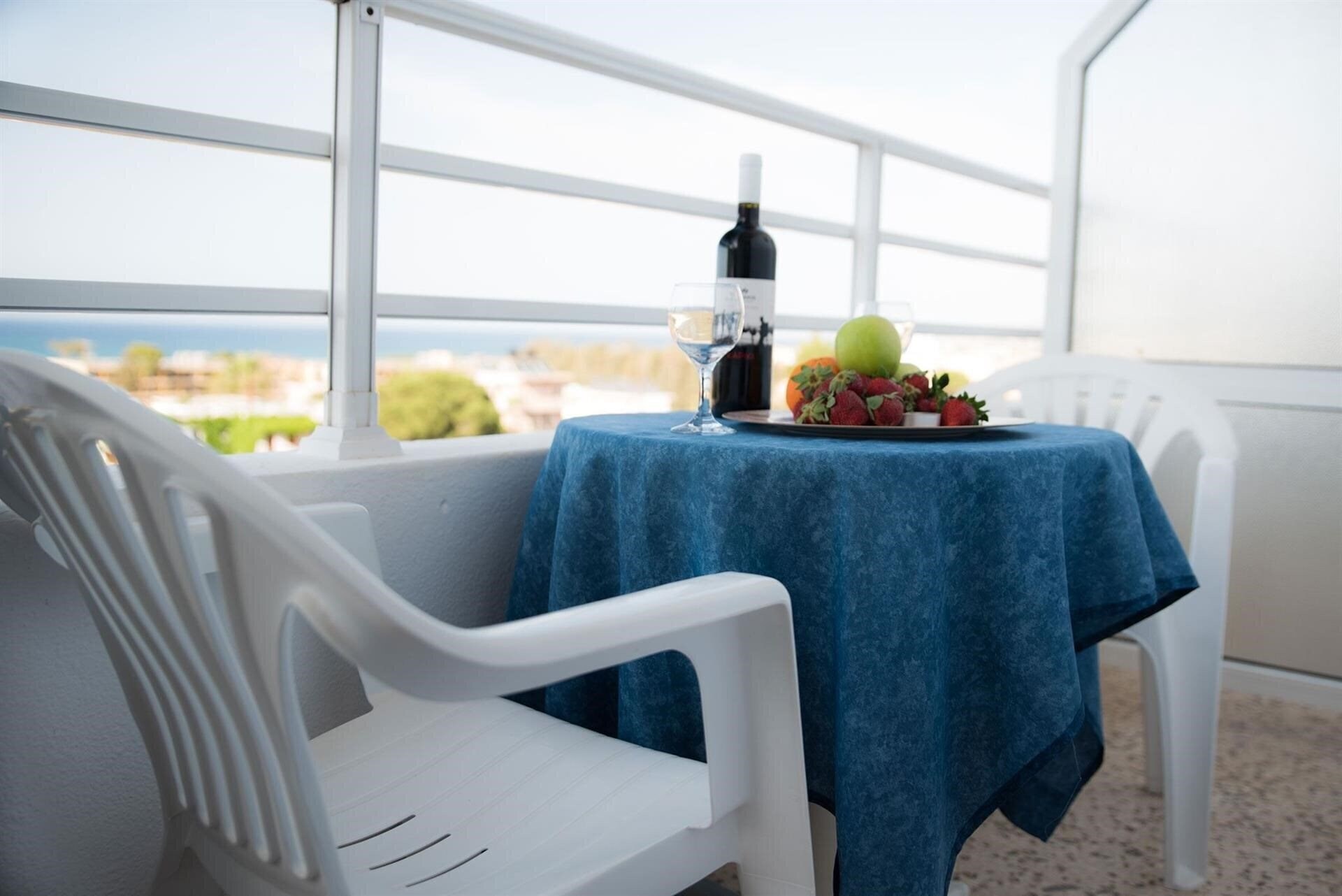 Апартаменты Harmony Hotel (ex. Armonia Hotel) 2*