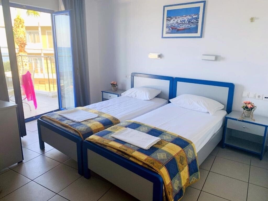 Территория Kassavetis Hotel 3*