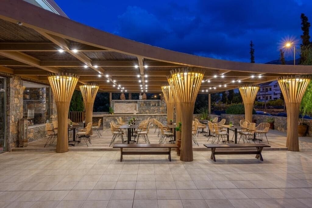 Панорама Dias Hotel & Apts 3*