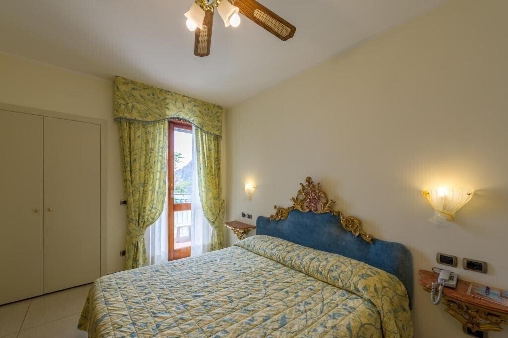 Апартаменти Porto Roca 4*