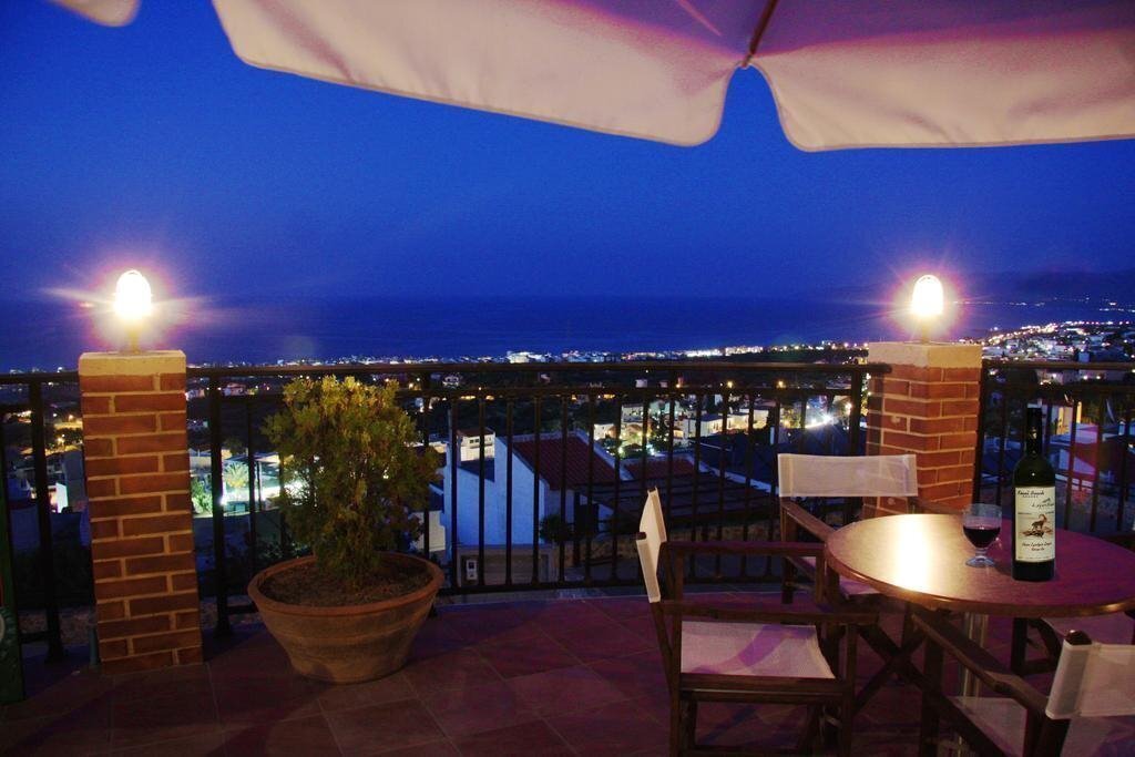 Апартаменти Driades Apartments 3*