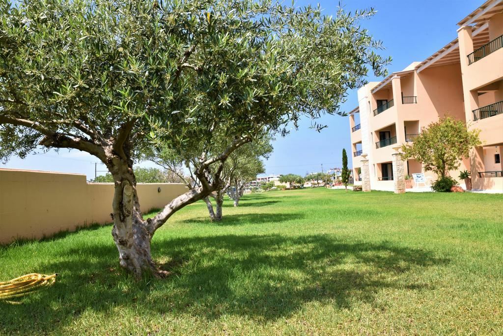 Вид Golden Bay Studios 3*