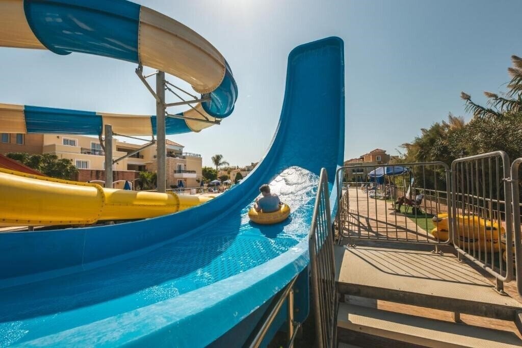 Вид Chrispy World Hotel & Bungalows 4*