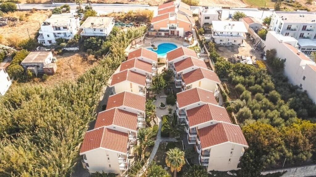 Апартаменты Chrispy World Hotel & Bungalows 4*