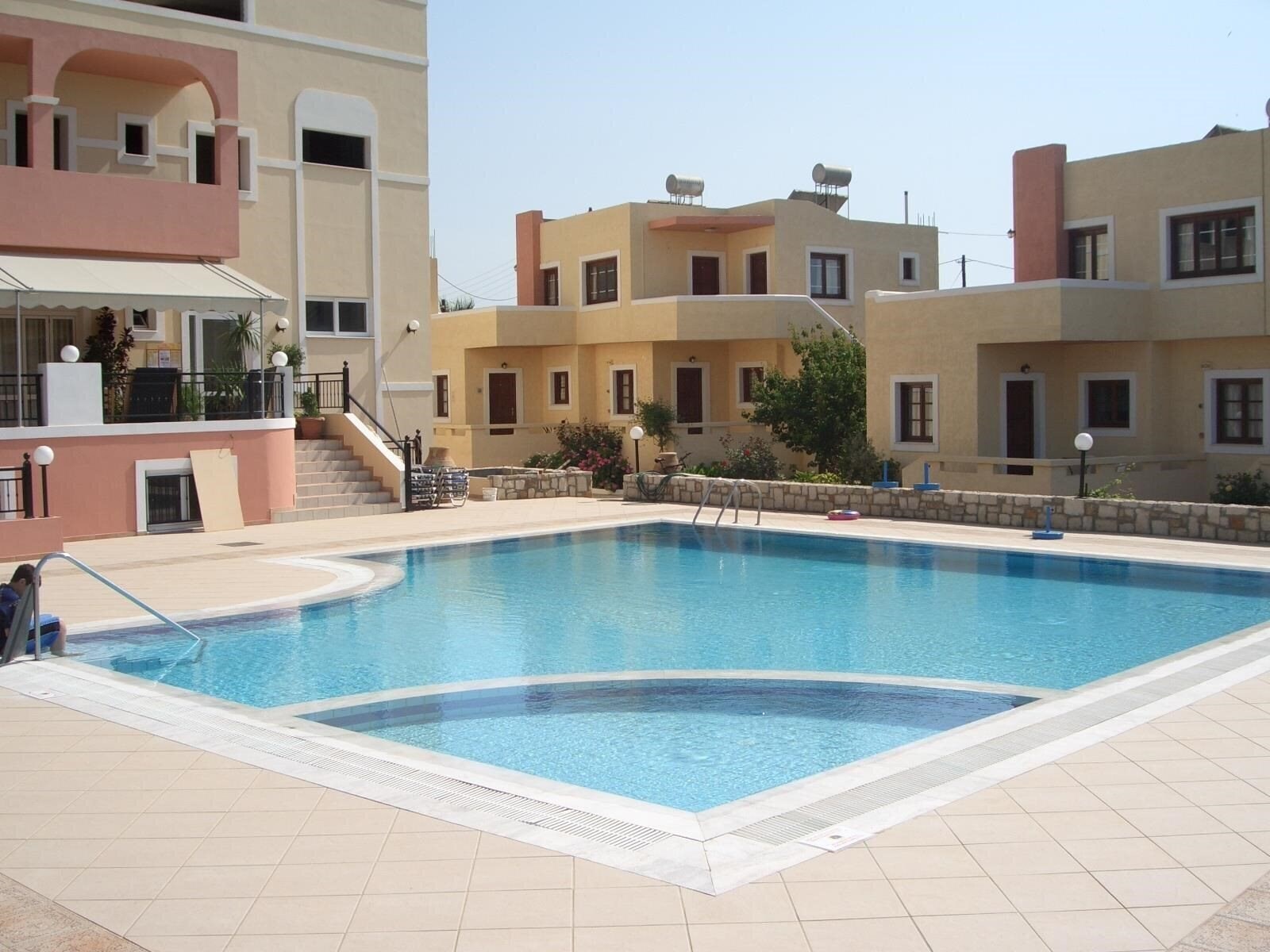 Отель Adonis Apartments 2*