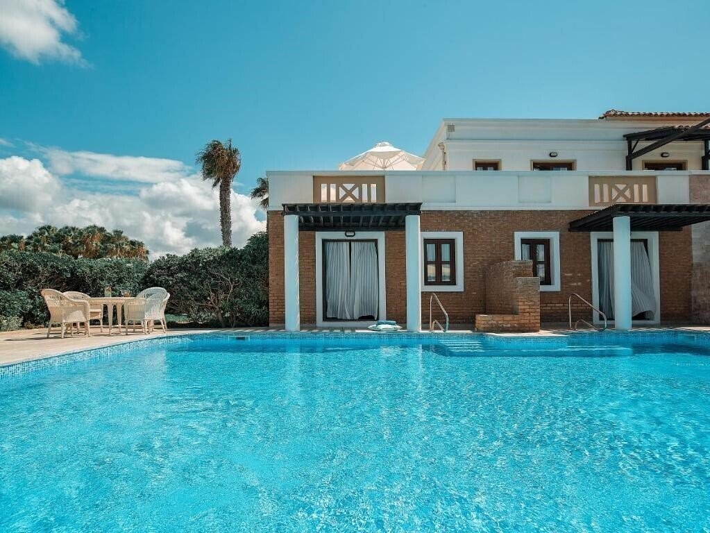 Панорама Mitsis Royal Mare Thalasso & Spa Resort (ex. Aldemar Royal Mare Village, Aldemar Royal Mare Luxury Resort & Thalasso, Aldemar Royal Mare) 5*