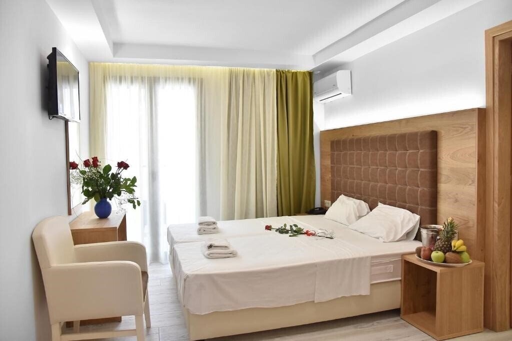 Вид Artemis Hotel Apartments 4*