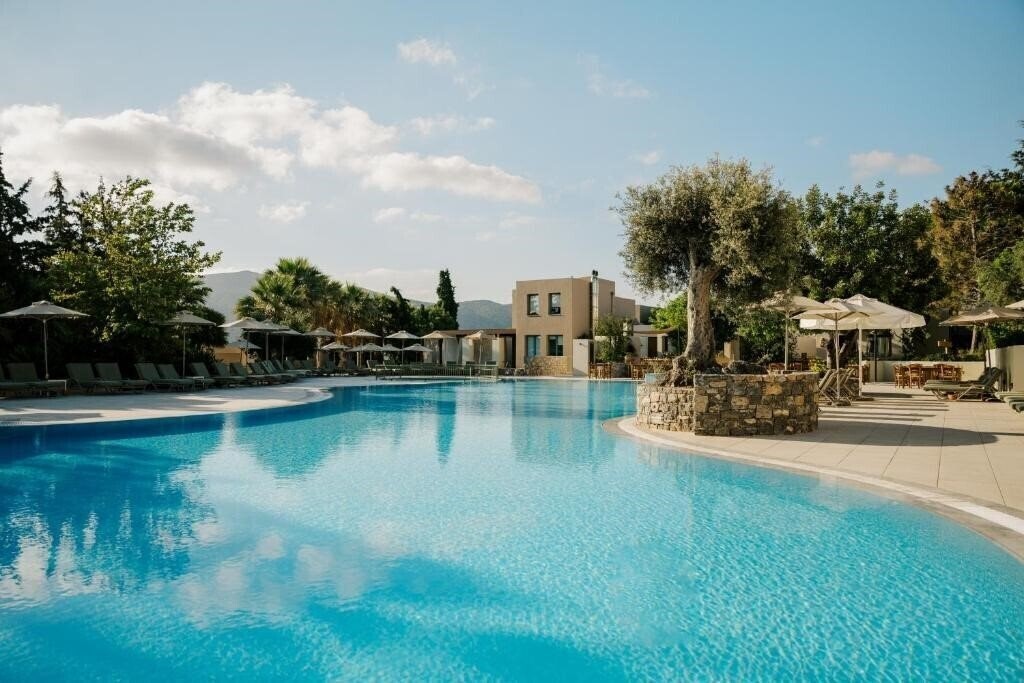 Отель Village Heights Resort 5*