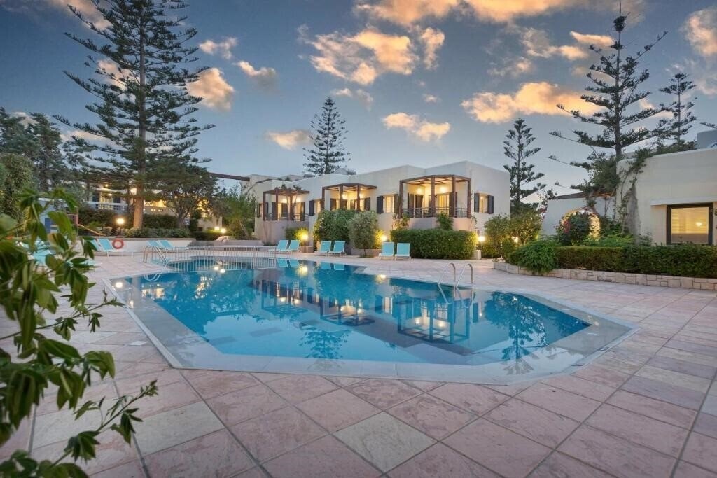 Готель Your Memories Hotel & Apartments 3*