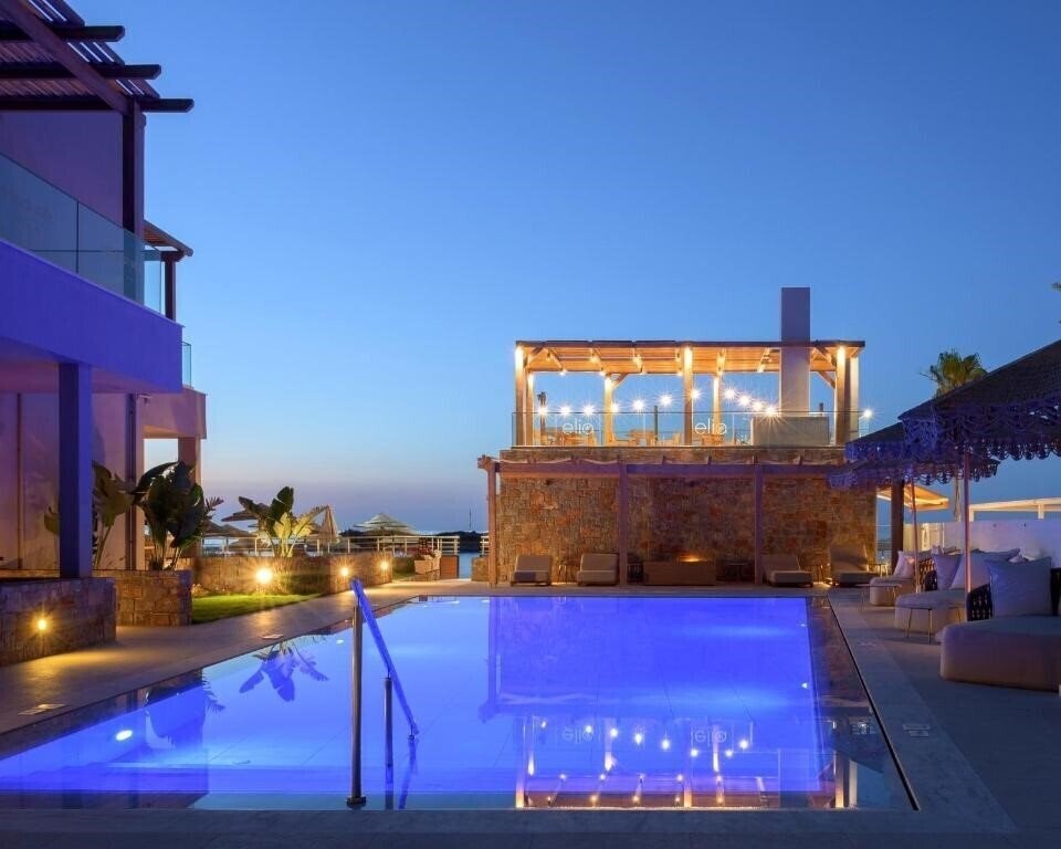 Апартаменти High Beach White 5*