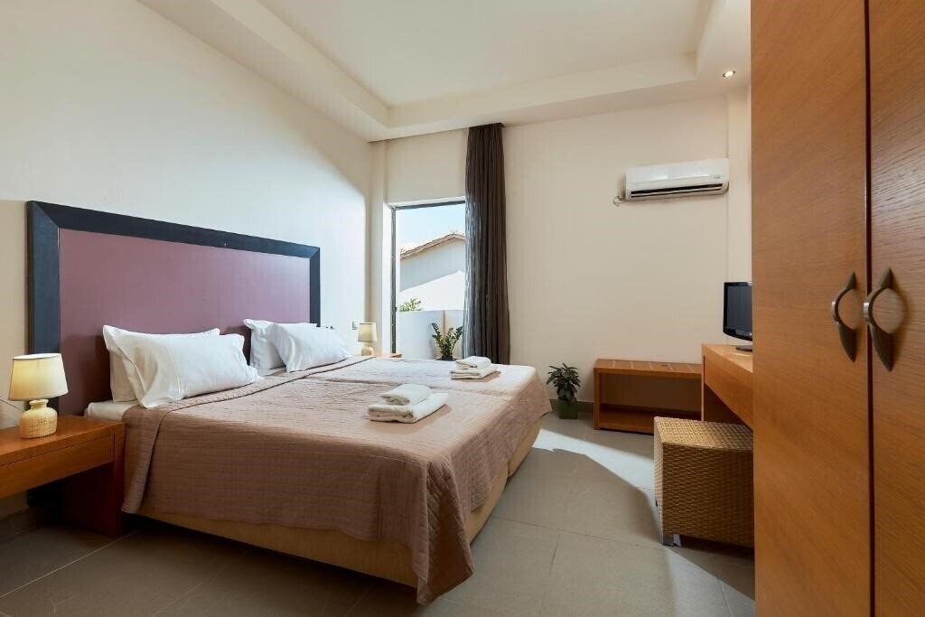 Панорама Creteco Hotel & Suites 4*