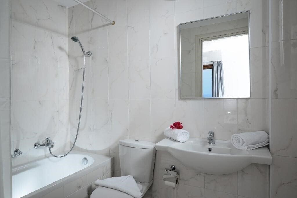 Вид Hersonissos Village Hotel & Bungalows (ex. Hersonissos Village Hotel and Bungalows) 4*