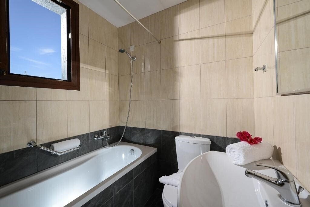 Территория Hersonissos Village Hotel & Bungalows (ex. Hersonissos Village Hotel and Bungalows) 4*