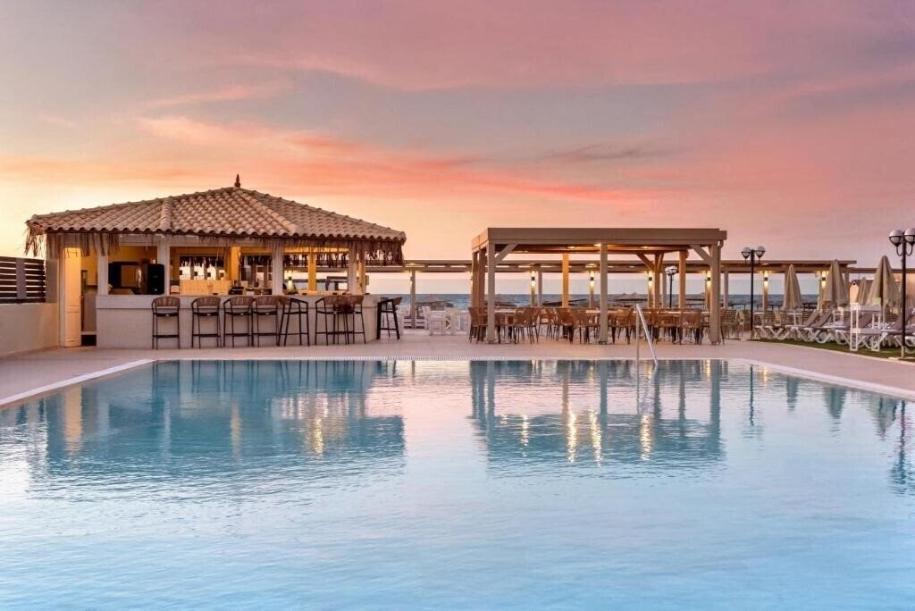 Отель Zeus Neptuno Beach 4*