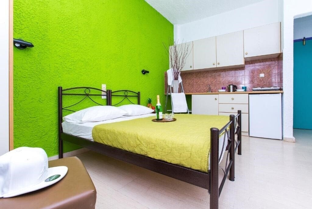 Панорама Litsa Studios 2*