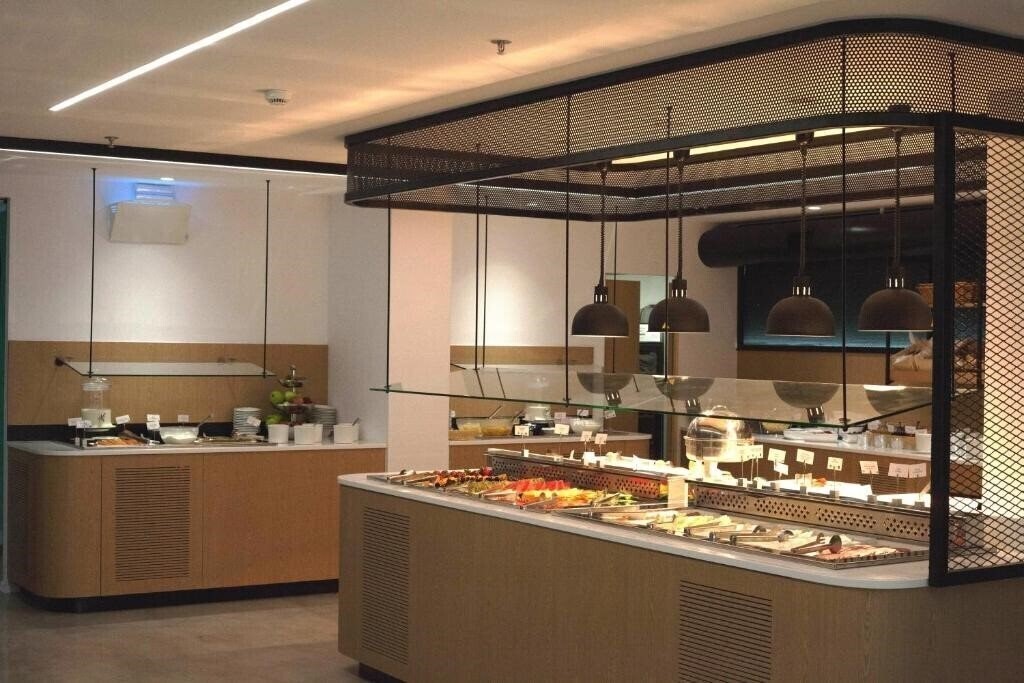 Вид Capsis Astoria Hotel 4*