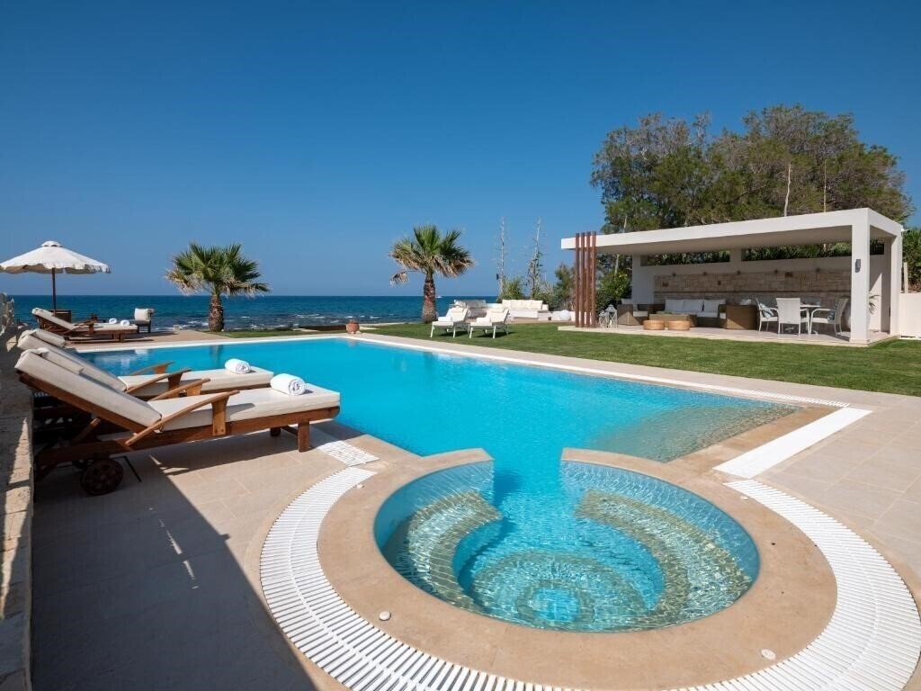 Отель Hersonissos Beach Villa 4*