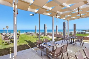 Отель Artemis Hotel Apartments 4*