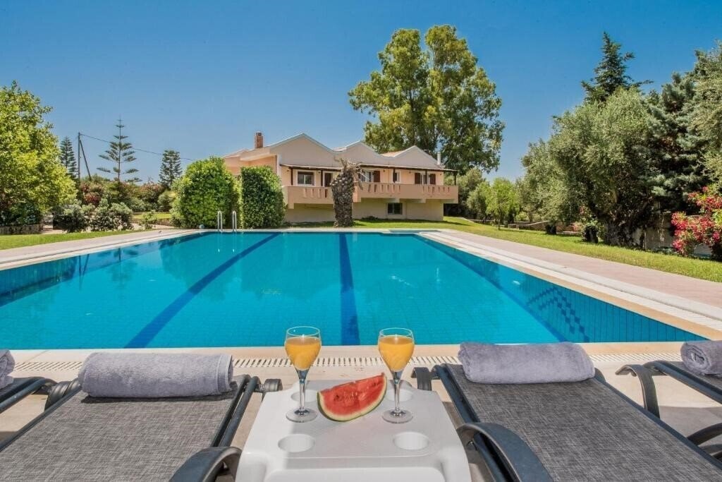 Готель Leone Luxury Villas 4*