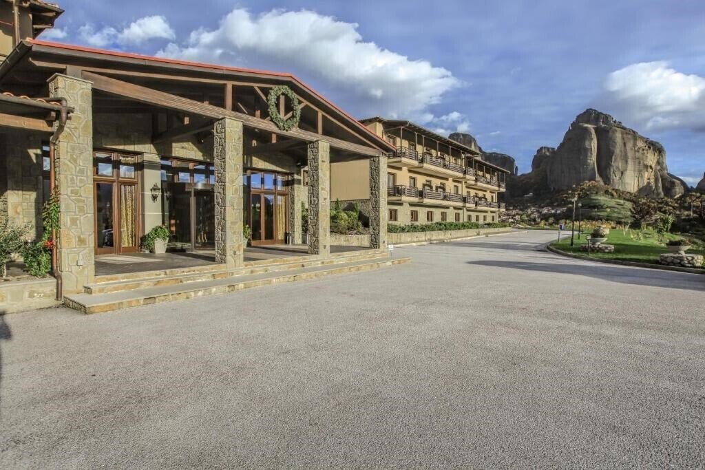 Отель Grand Meteora Hotel 4*