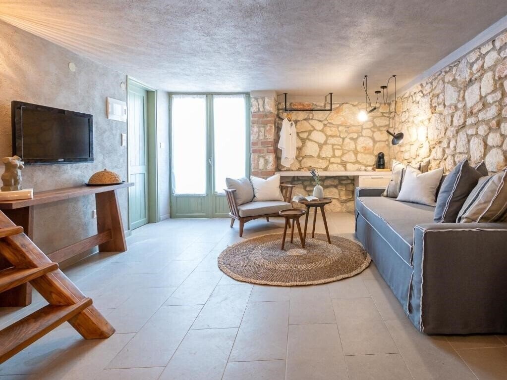 Панорама Petrino Suites Hotel 4*