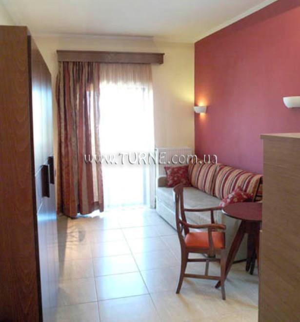 Территория Zeus Hotel 2*