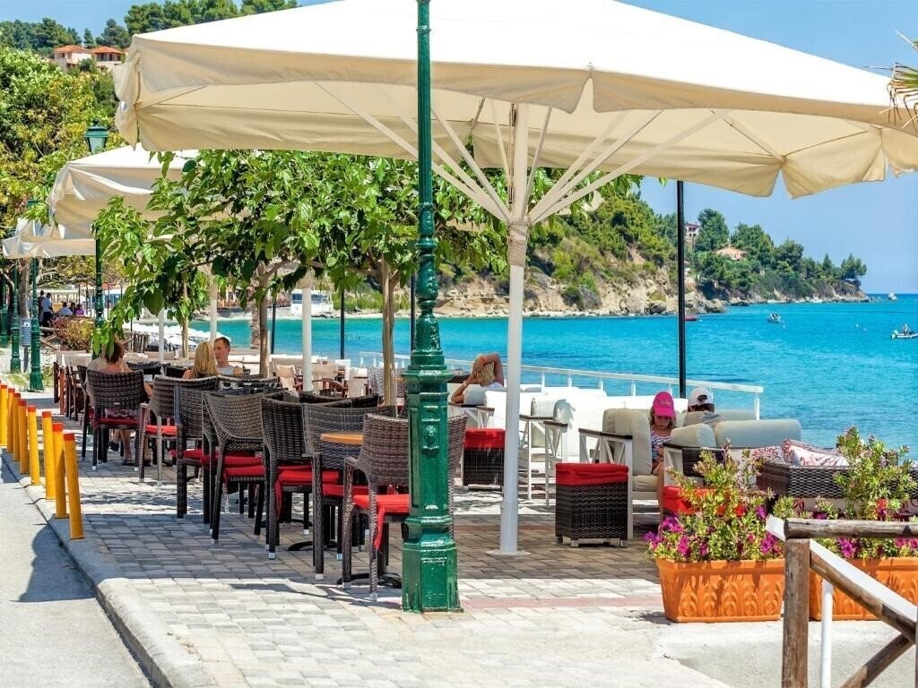 Территория Xenios Dolphin Beach 3*