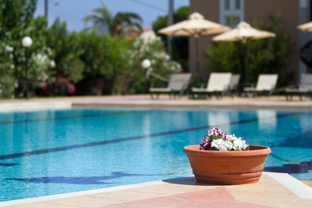 Территория Pelli Hotel 3*