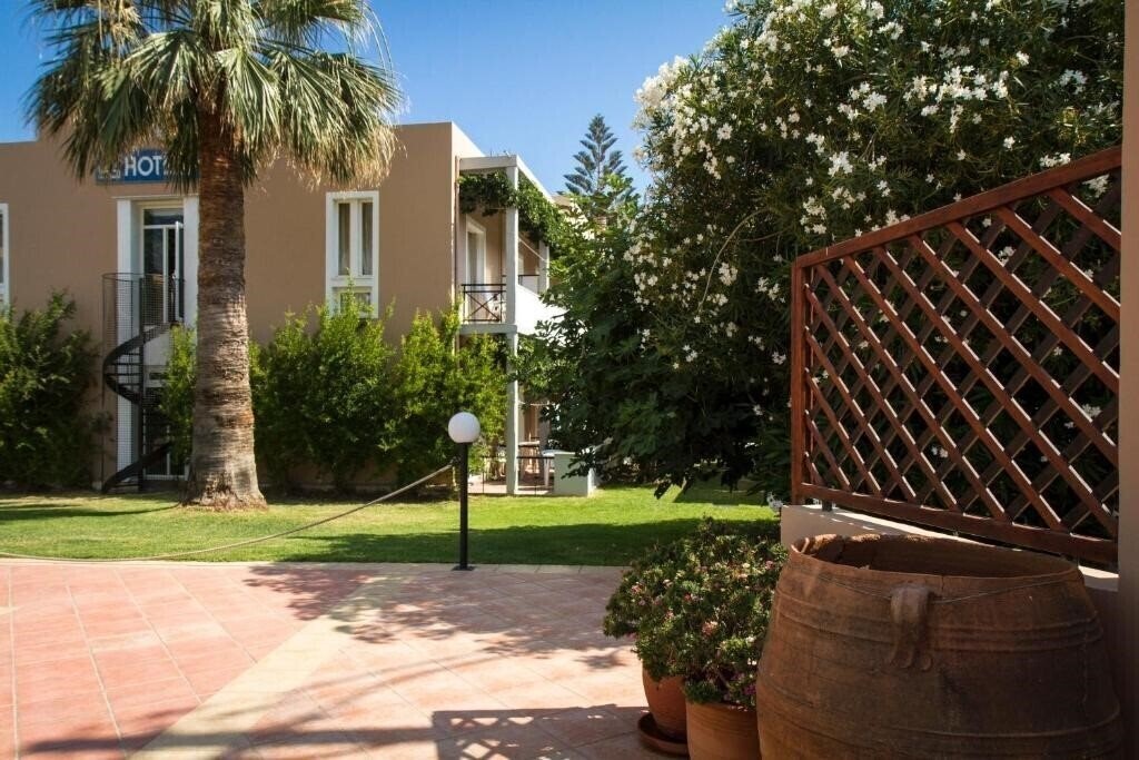 Апартаменты Pelli Hotel 3*