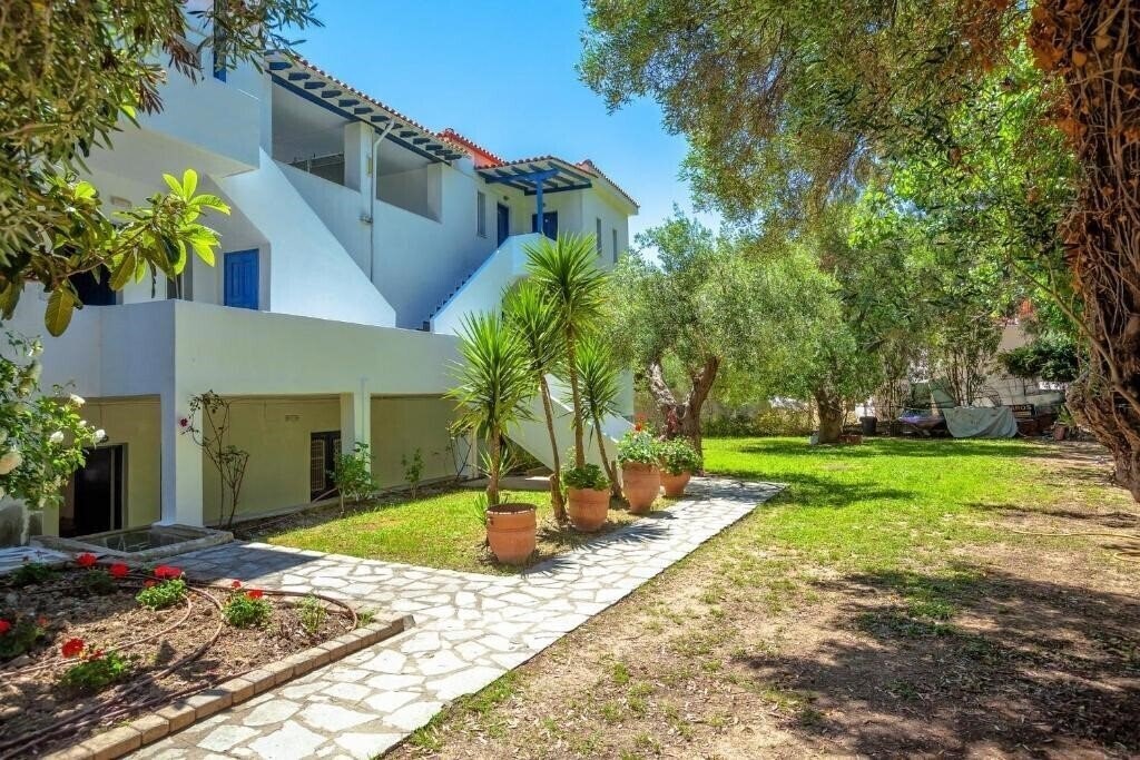 Территория Xenios Faros Apartments 2*