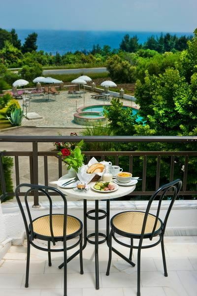 Территория Pashos Hotel 3*