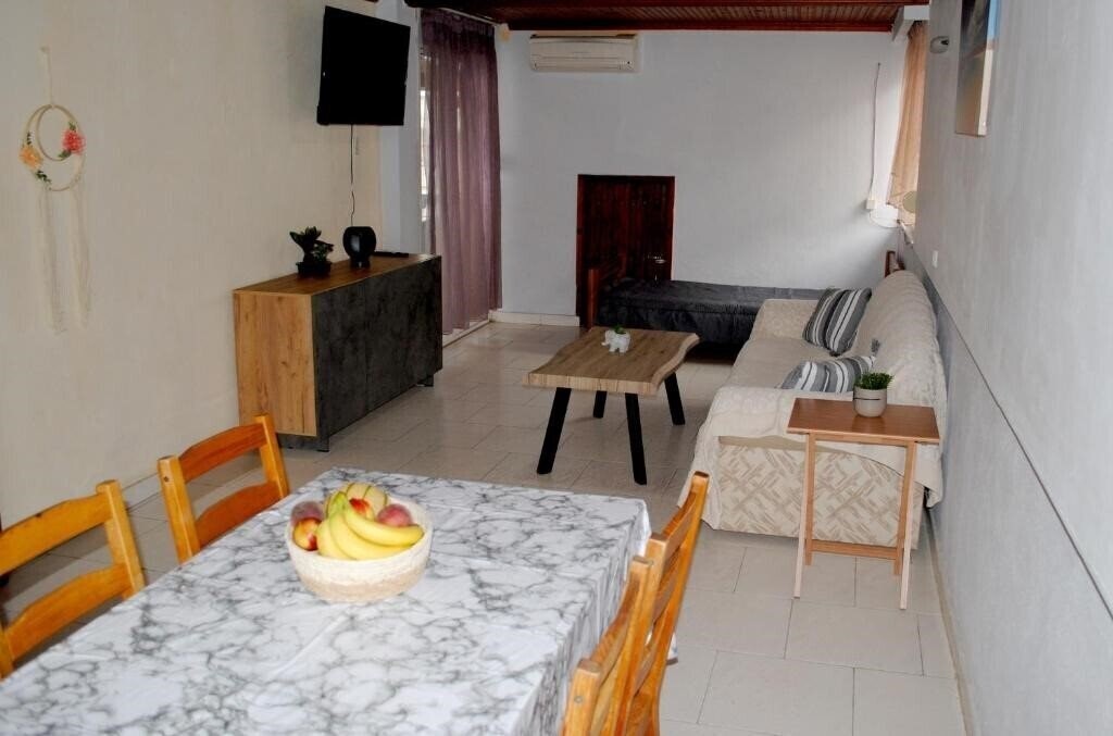 Апартаменти Artemis Apartments апартаменты