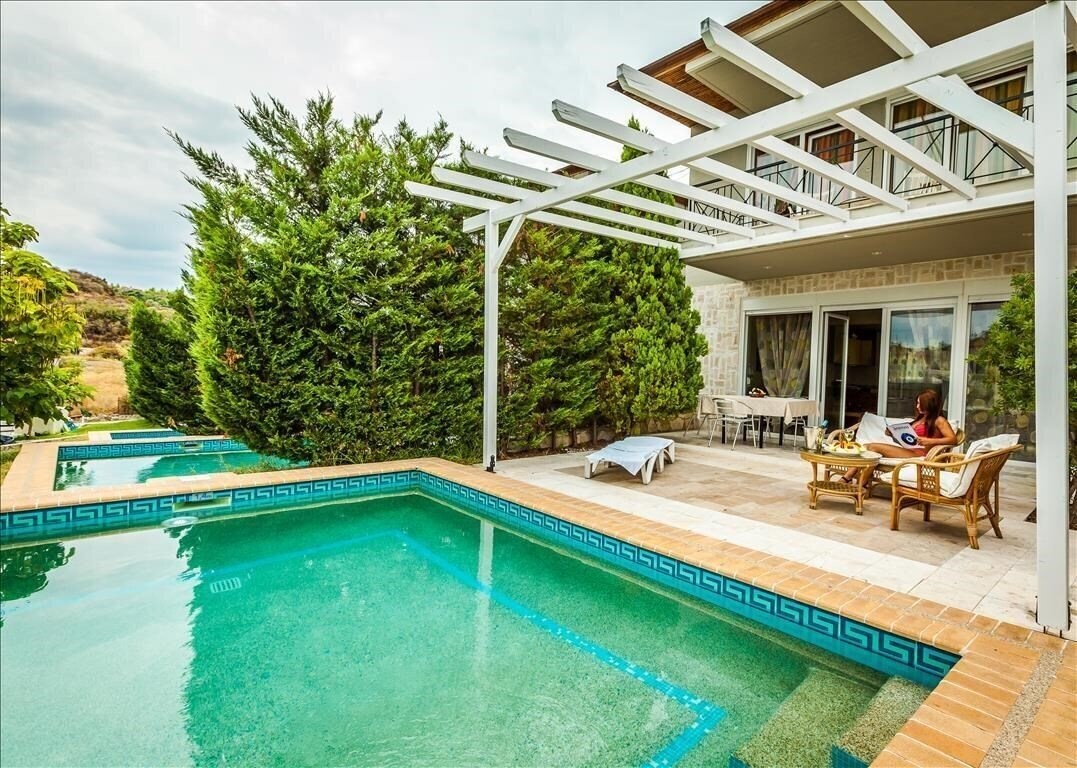 Территория Bomo Villas Kosmas 3*