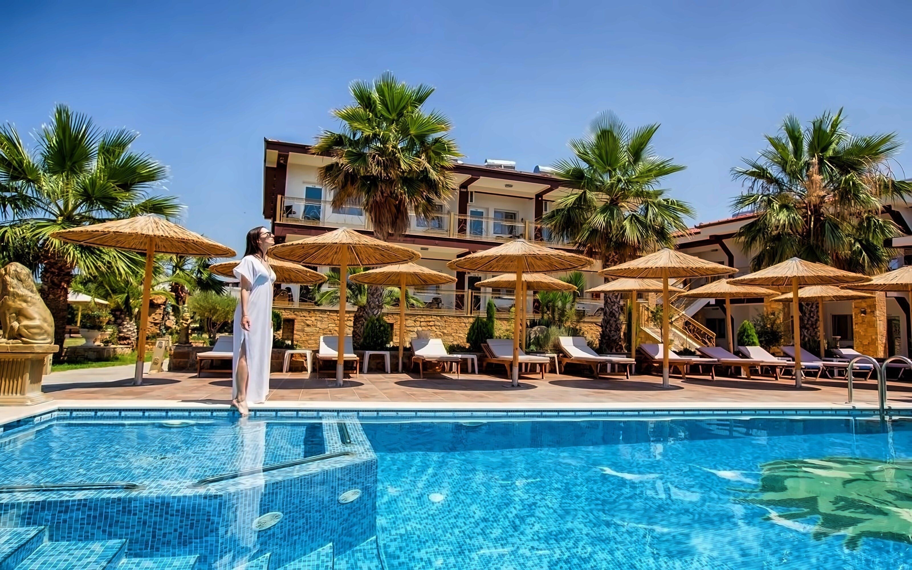 Панорама Evlogia Hotel Seafront & Anex by Greek Pride 4*