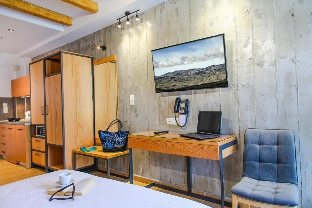 Панорама Royal Hotel & Suites (ex. Royal Hotel) 4*