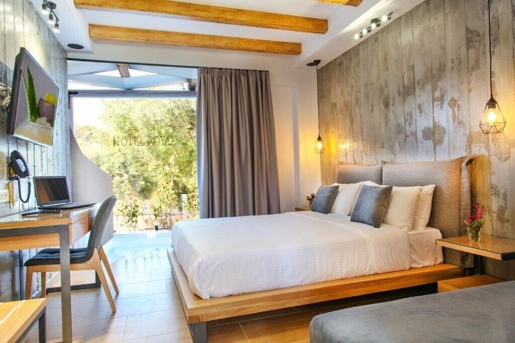 Территория Royal Hotel & Suites (ex. Royal Hotel) 4*