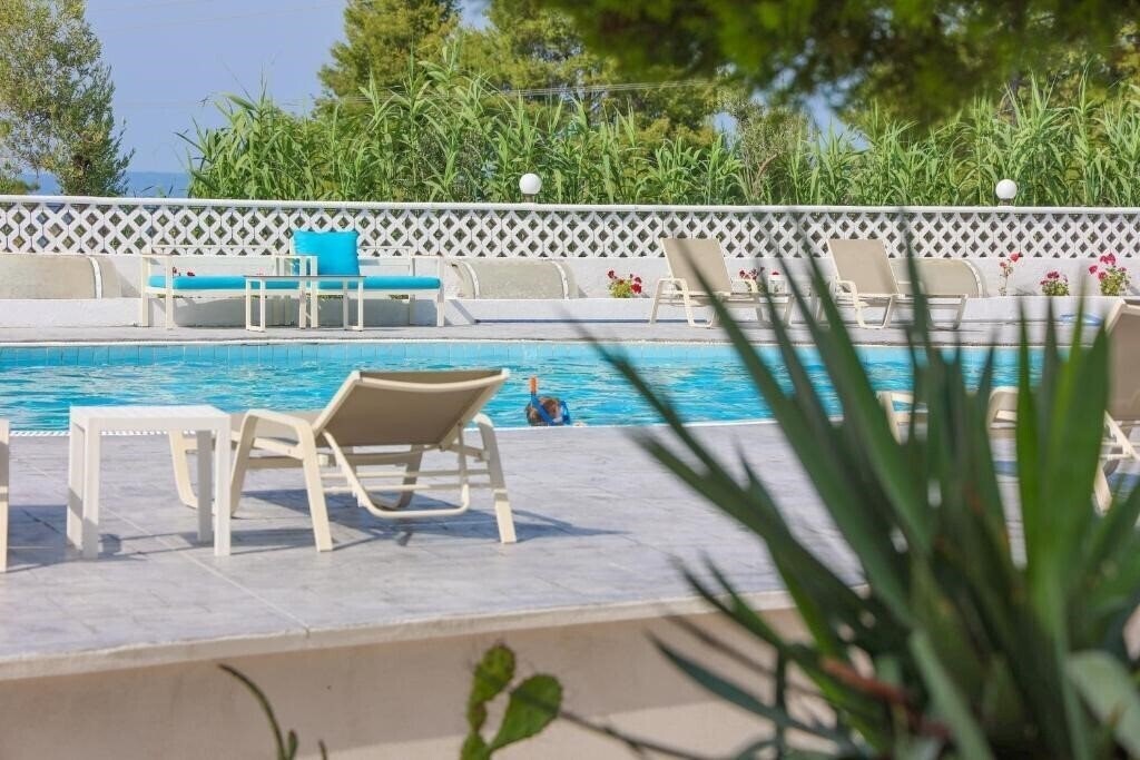 Апартаменты Haris Hotel 2*