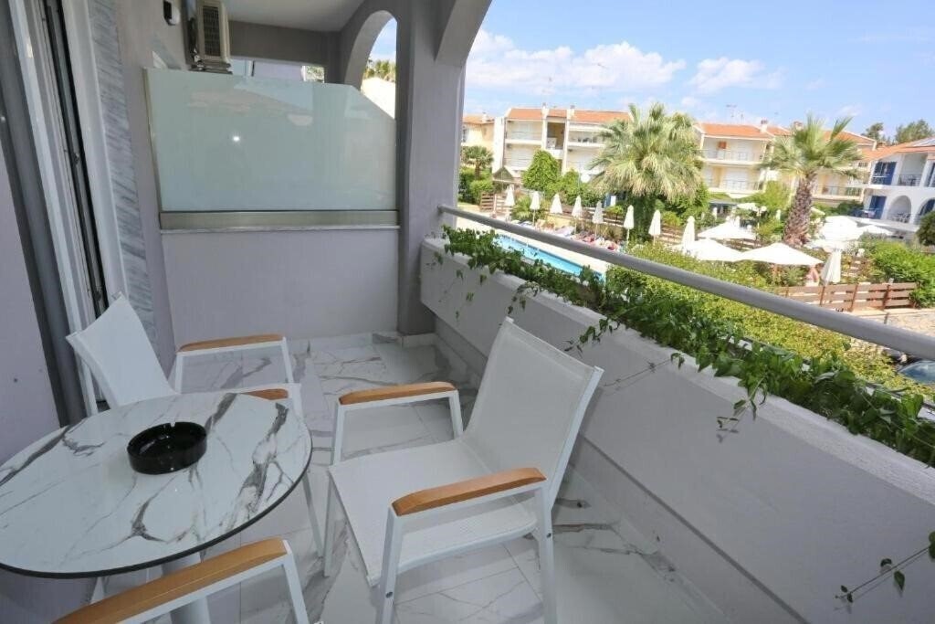 Территория Tropical Hotel Hanioti 4*