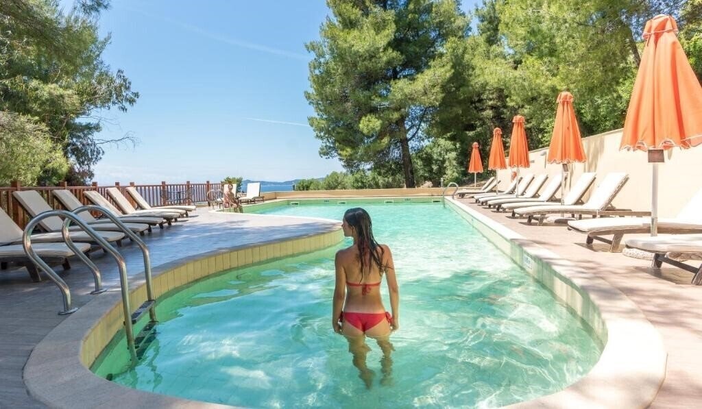 Апартаменти Greek Pride Cronwell Rahoni 5*