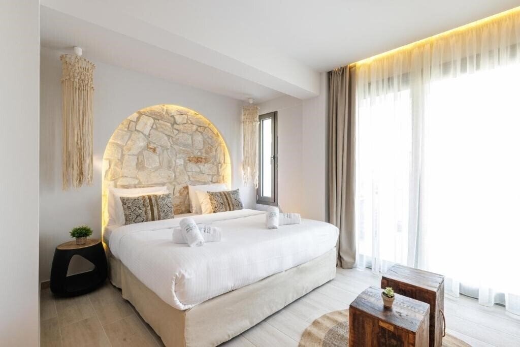 Вид Amalthia Luxury Suites 4*