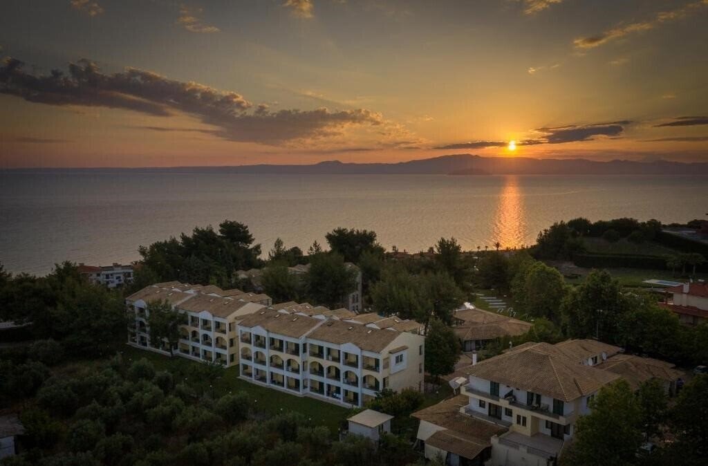 Панорама Lesse Hotel 4*