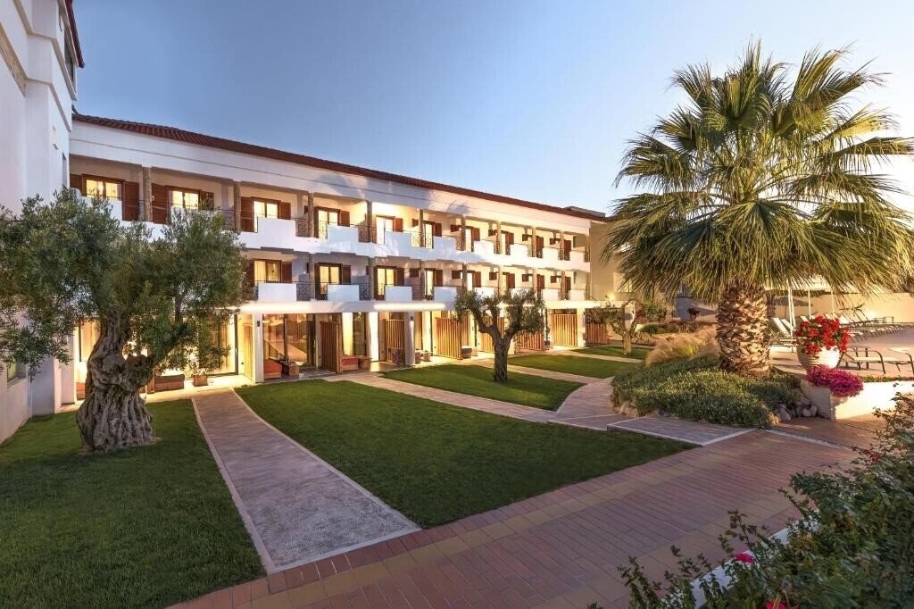 Картинка Tresor Sousouras (ex. Hanioti Palace) 4*