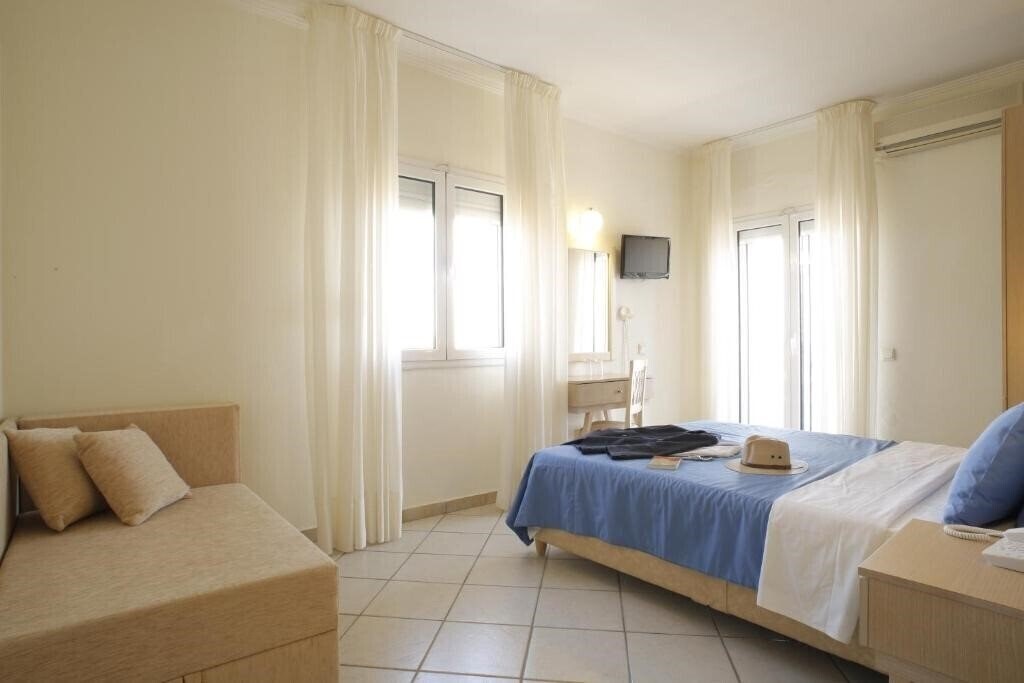 Апартаменти Stratos Hotel 3*