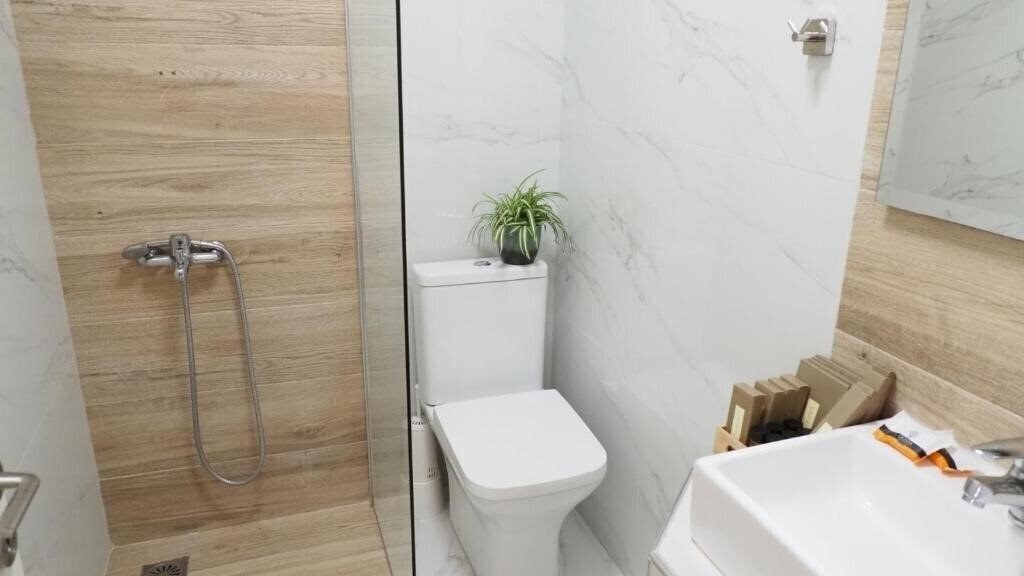 Апартаменты Leonidas Apartments 3*