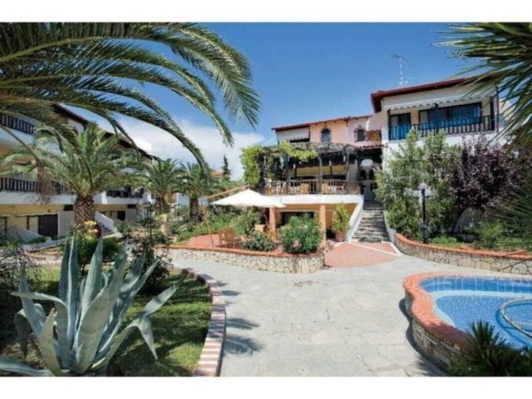 Картинка Ioli Apartments Fourka Beach 2*